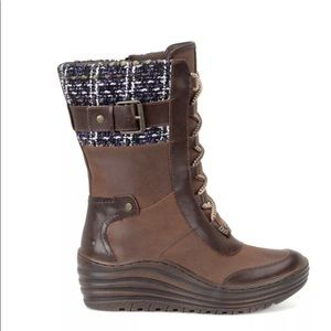 NWT BIONICA Hiking Boots